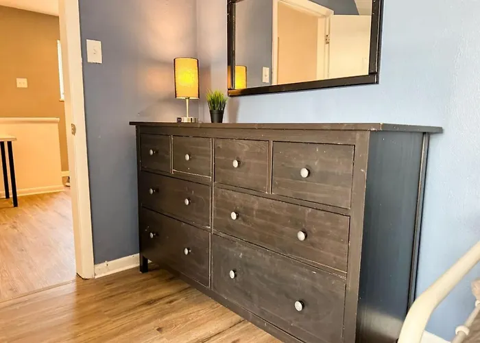 Apartment 2 Full 4 Bedrooms With 14 Beds And Parking *