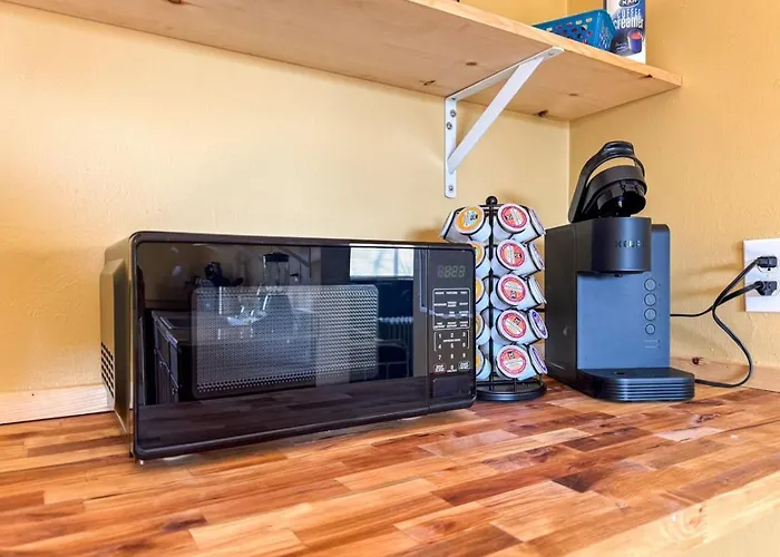 2 Full 4 Bedrooms With 14 Beds And Parking