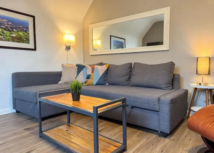 2 Full 4 Bedrooms With 14 Beds And Parking *