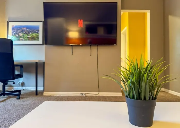 2 Full 4 Bedrooms With 14 Beds And Parking Apartment