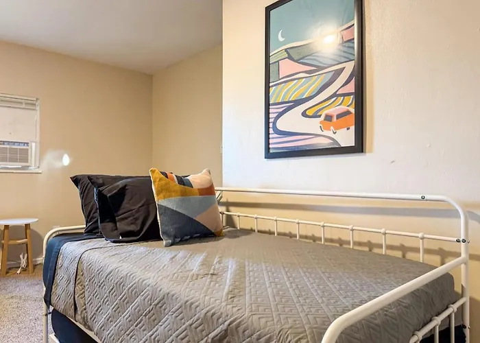 2 Full 4 Bedrooms With 14 Beds And Parking Apartment *