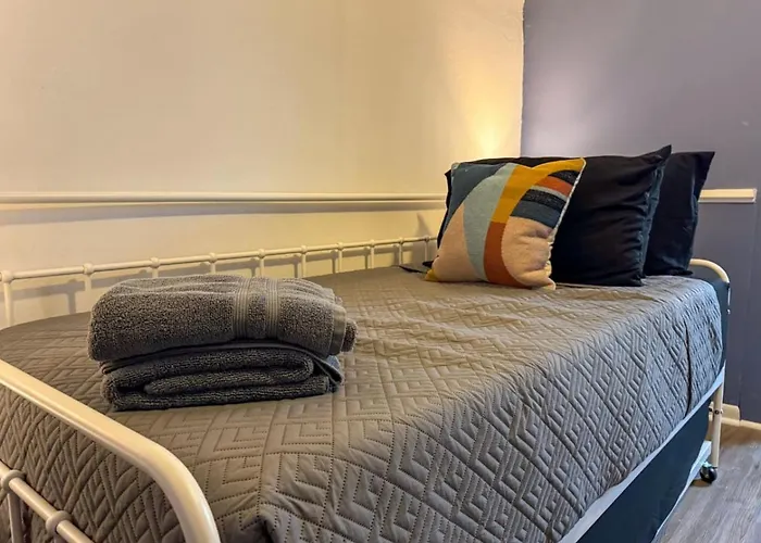 2 Full 4 Bedrooms With 14 Beds And Parking * Pittsburgh